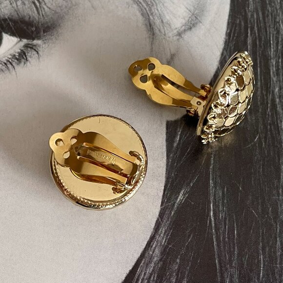 Vintage 70s 80s WHITING & DAVIS Gold Tone Metal Mesh Round Clip-On Earrings - Picture 4 of 5